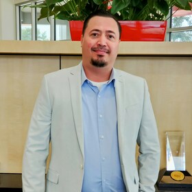 Staff member Carlos Mendoza from ID_4d1557026b29