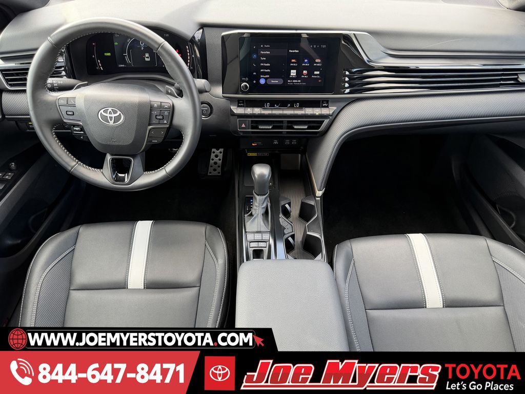 Used 2025 Ice Cap Toyota SE image 13