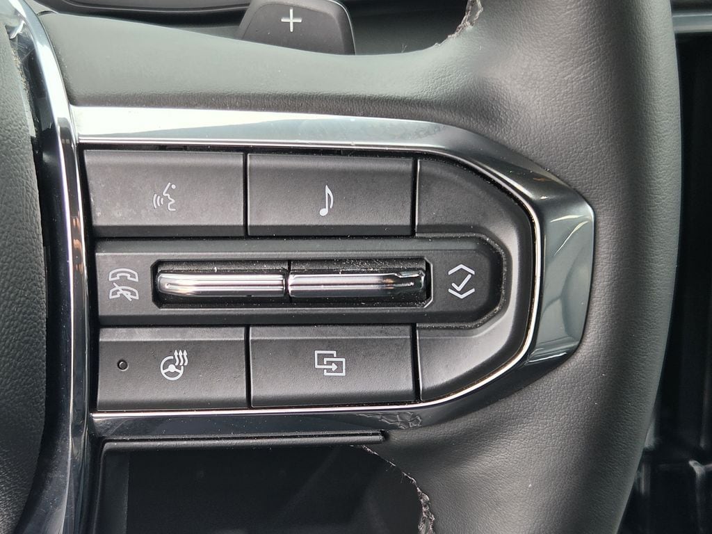 Used 2025 Summit White GMC Denali image 22
