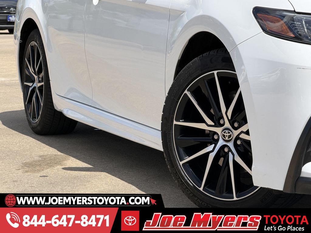 Used 2023 Ice Cap Toyota SE image 12