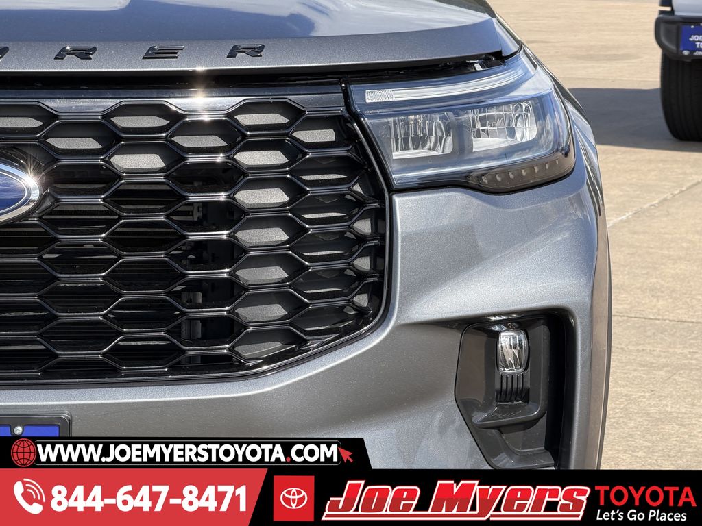 Used 2025 Gray Metallic Ford ST-Line image 4