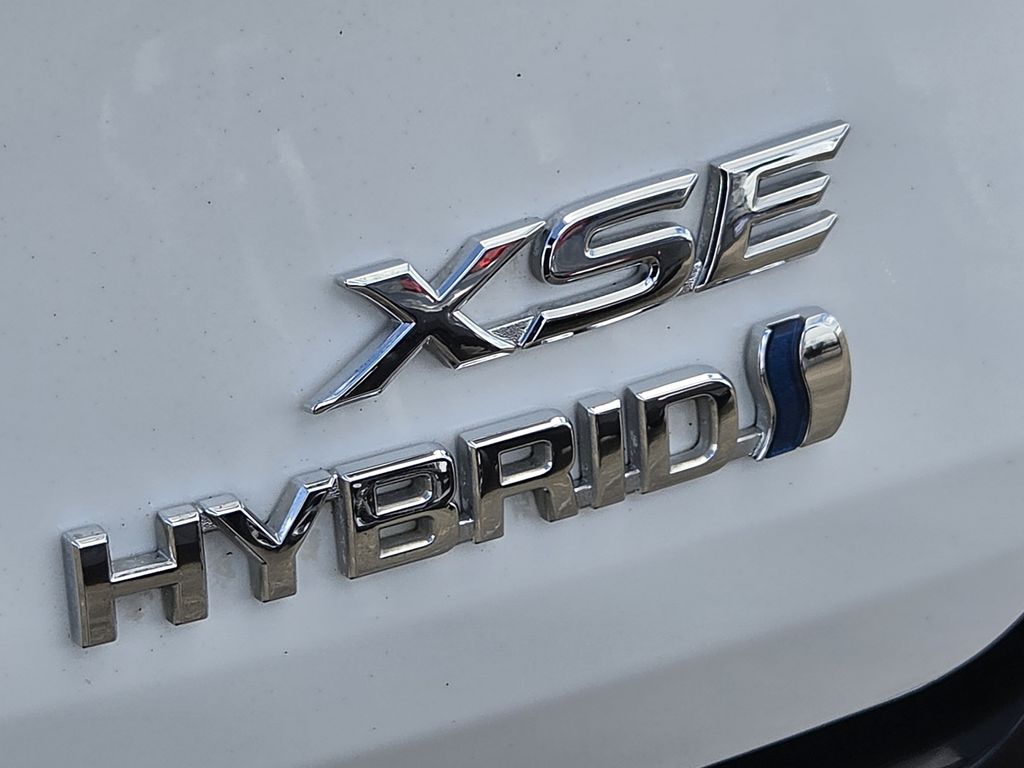 Used 2023 Ice Toyota XSE image 11