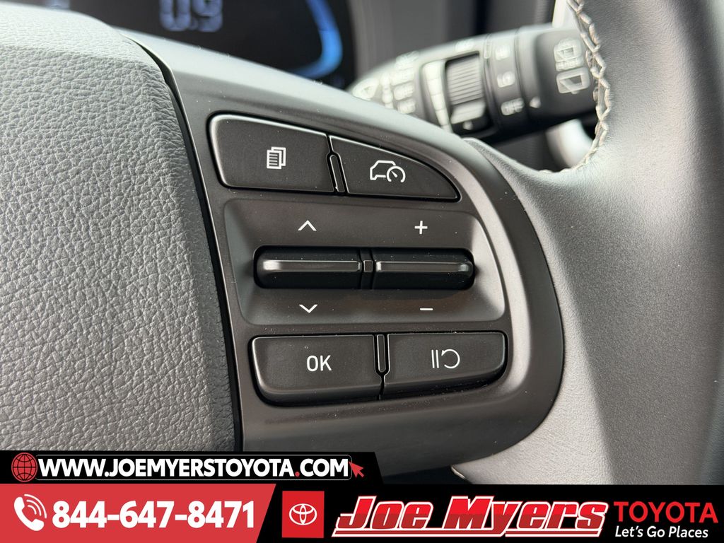 Used 2025 Ultimate Red Hyundai SEL image 23