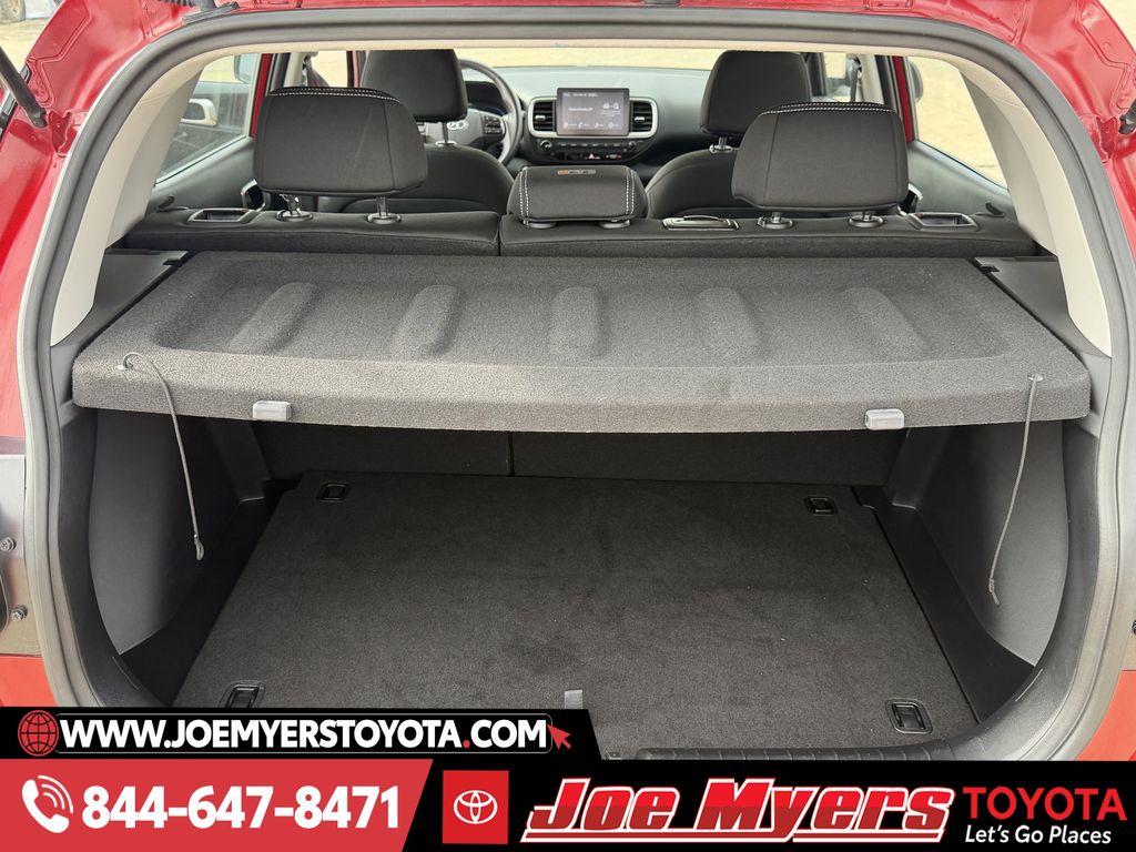 Used 2025 Ultimate Red Hyundai SEL image 29