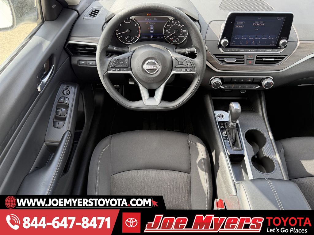 Used 2025 Glacier White Nissan 2.5 SV image 13