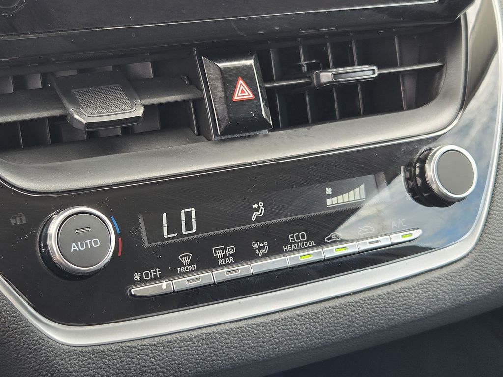 Used 2026 Ice Toyota LE image 19