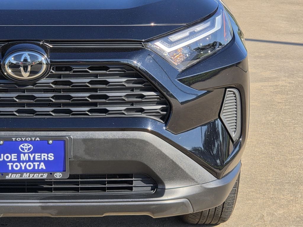 Used 2025 Midnight Black Metallic Toyota XLE image 4
