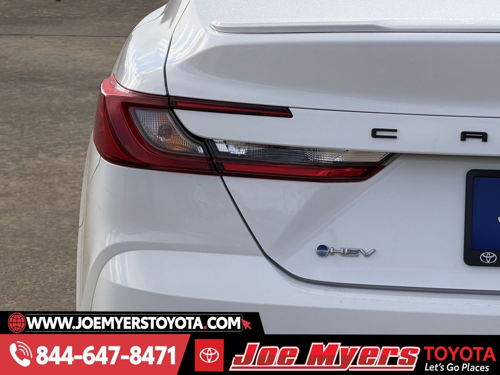 Used 2025 Ice Cap Toyota SE image 10