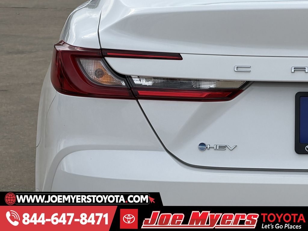 Used 2025 Ice Cap Toyota LE image 10