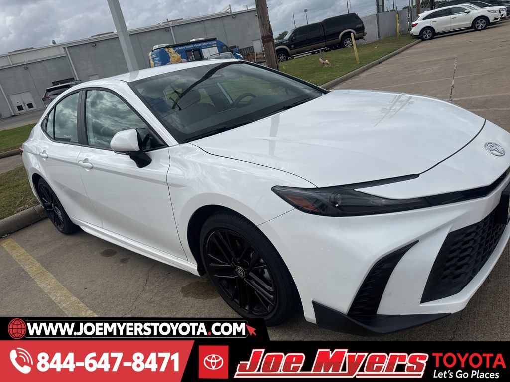 Used 2025 Ice Cap Toyota SE image 6