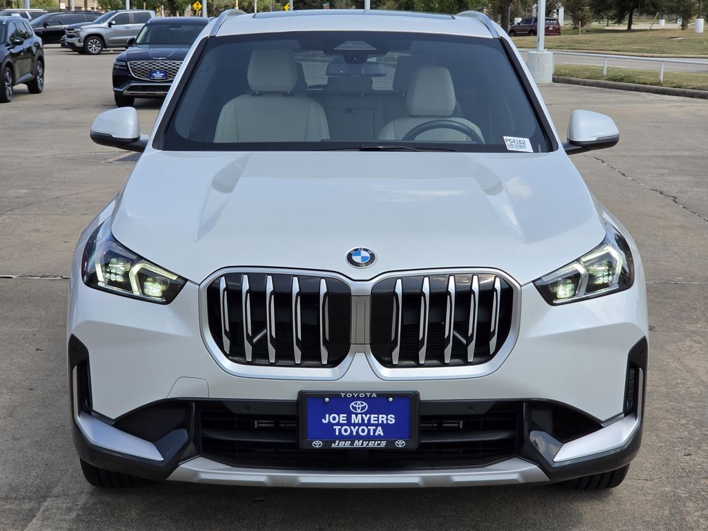 Used 2025 Mineral White Metallic BMW xDrive28i image 3