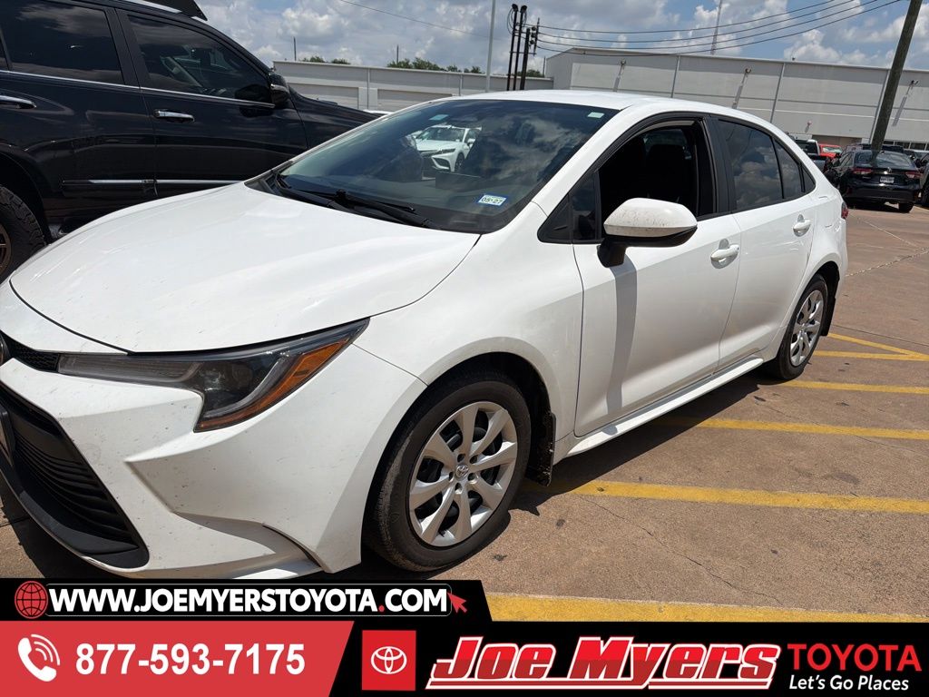 2025 Toyota Corolla LE CVT's photo