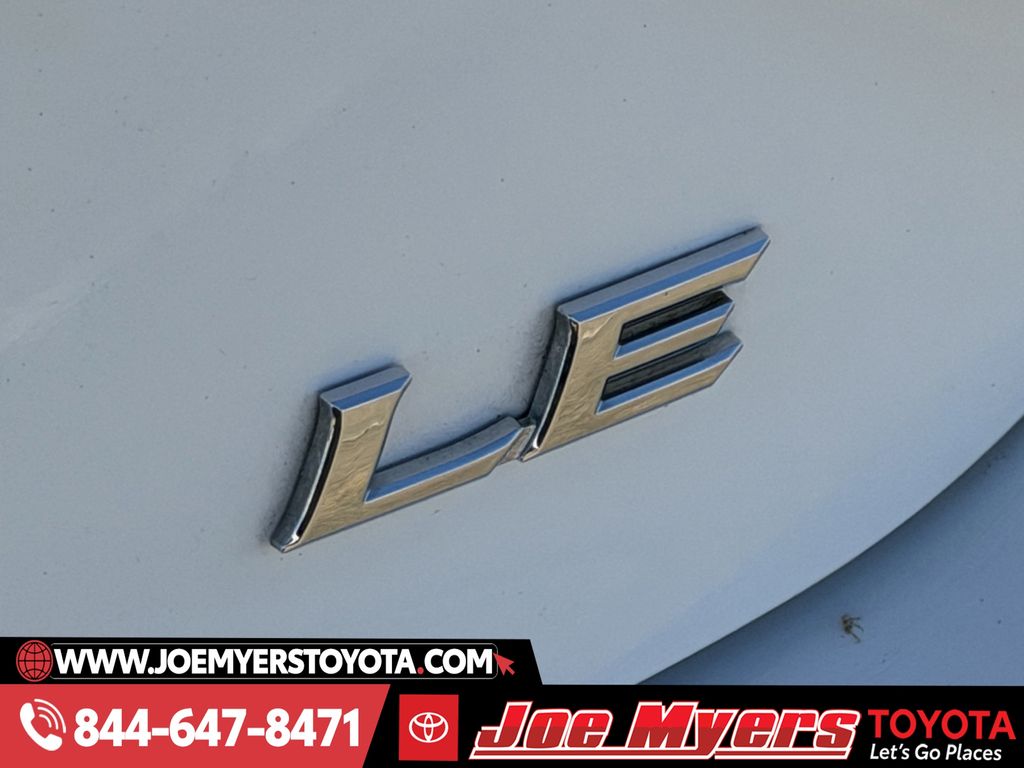 Used 2025 Ice Cap Toyota LE image 11