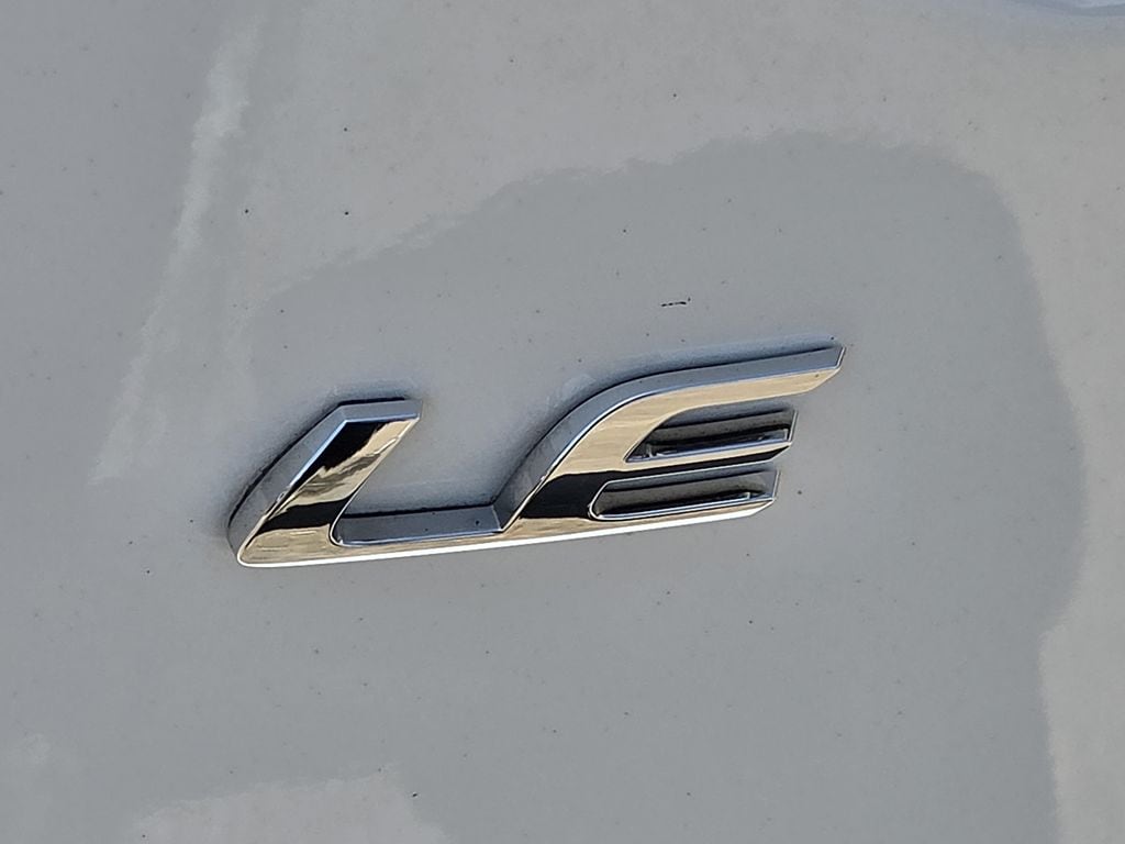 Used 2025 Ice Toyota LE image 11