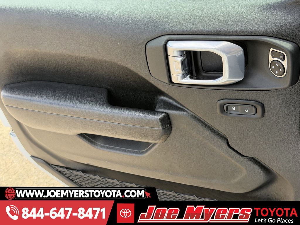 Used 2024 Bright White Clearcoat Jeep Sport S image 25