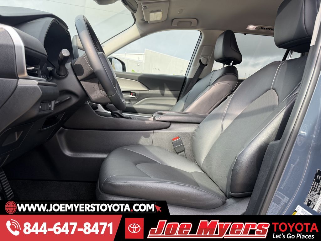 Used 2025 Storm Cloud Toyota XLE image 27