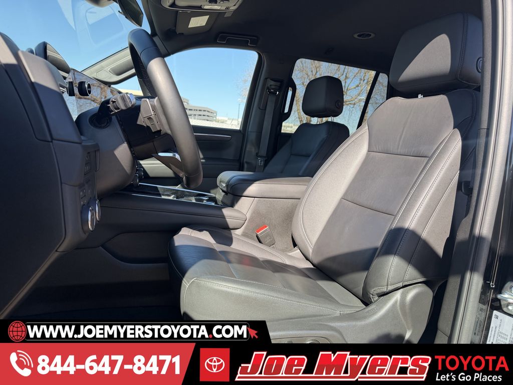 Used 2025 Black Chevrolet LT image 27