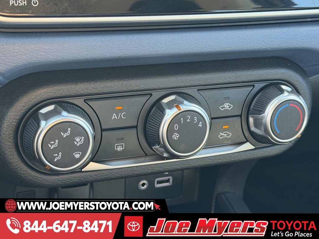 Used 2025 Gun Metallic Nissan 1.6 SV image 19