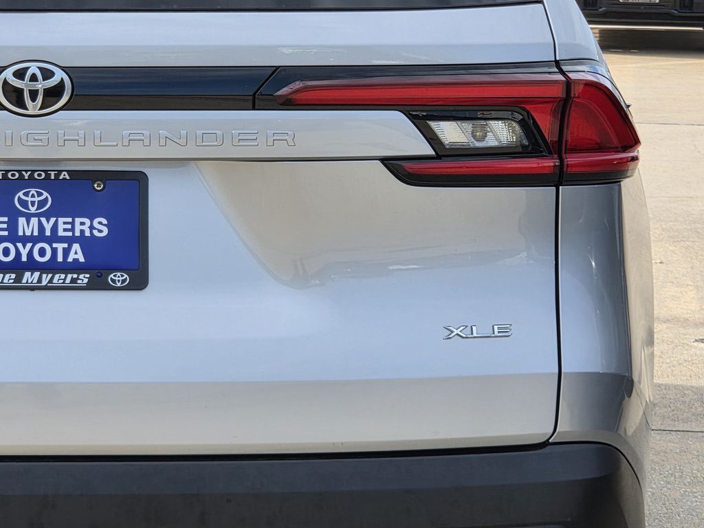 Used 2025 Celestial Silver Metallic Toyota XLE image 9