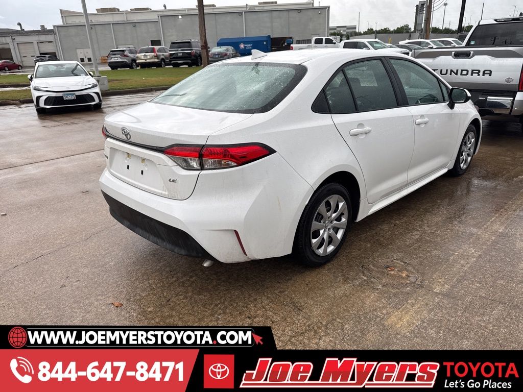 Used 2025 White Toyota LE image 3