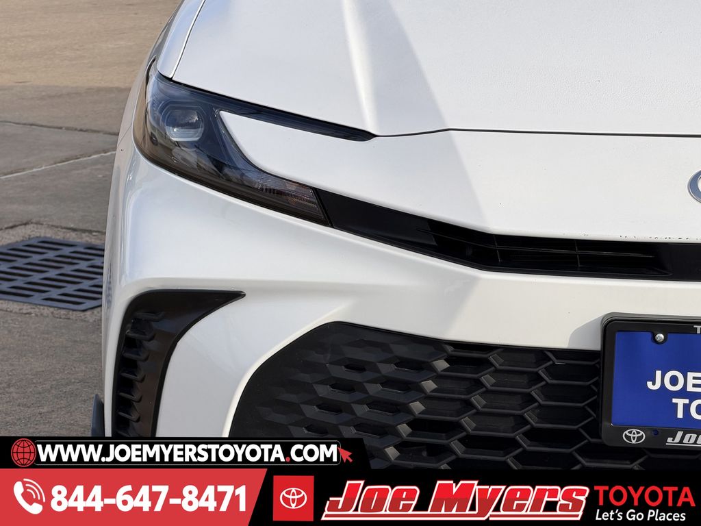 Used 2025 Ice Cap Toyota SE image 5