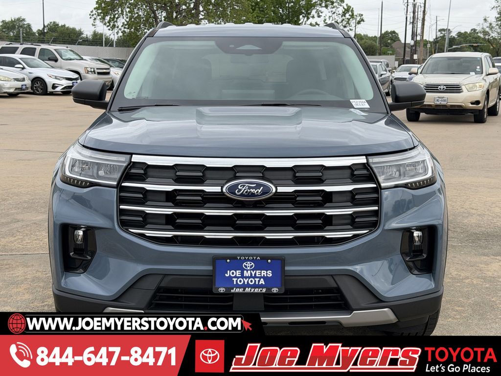 Used 2025 Vapor Blue Metallic Ford Active image 3
