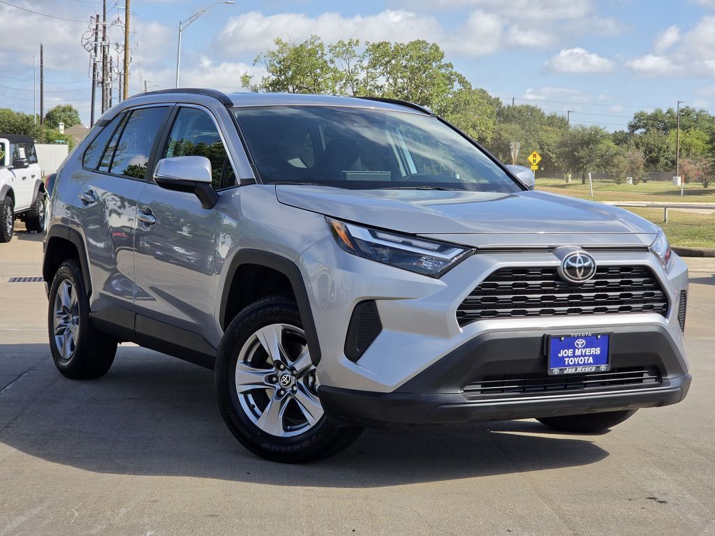 Used 2025 Silver Sky Metallic Toyota XLE image 2