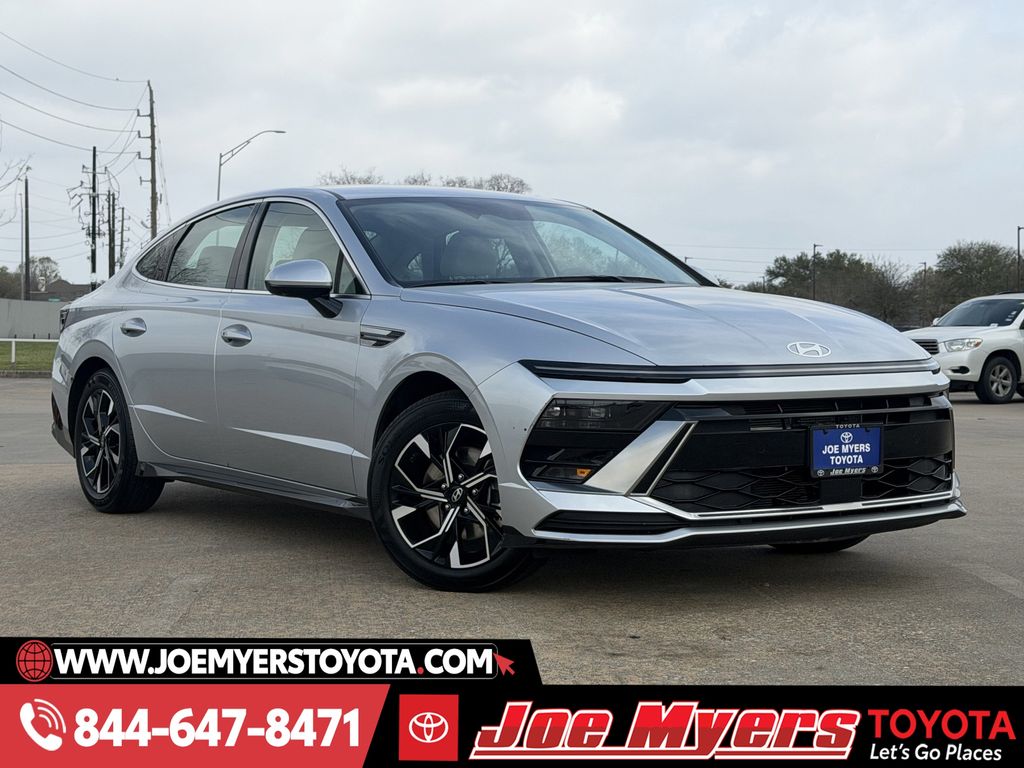 Used 2025 Aero Silver Hyundai SEL image 2