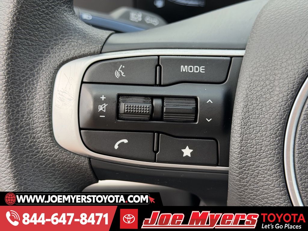 Used 2025 Snow White Pearl Kia LX image 24