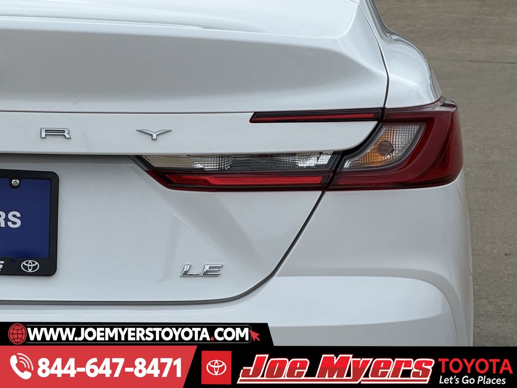 Used 2025 Ice Cap Toyota LE image 9