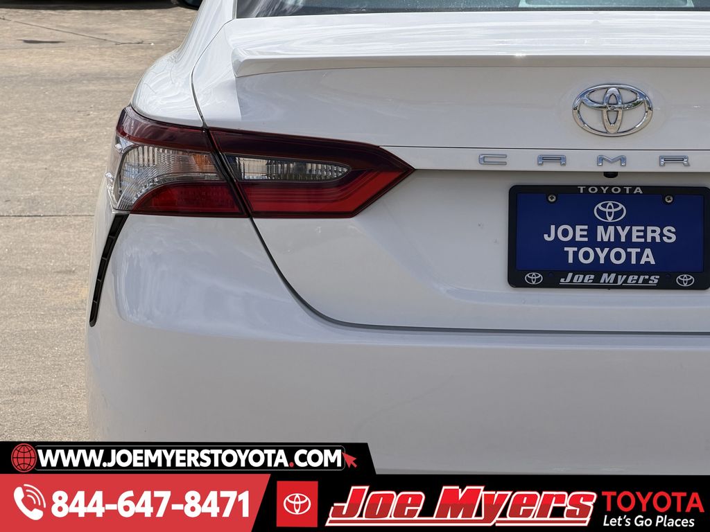 Used 2023 Ice Cap Toyota SE image 10