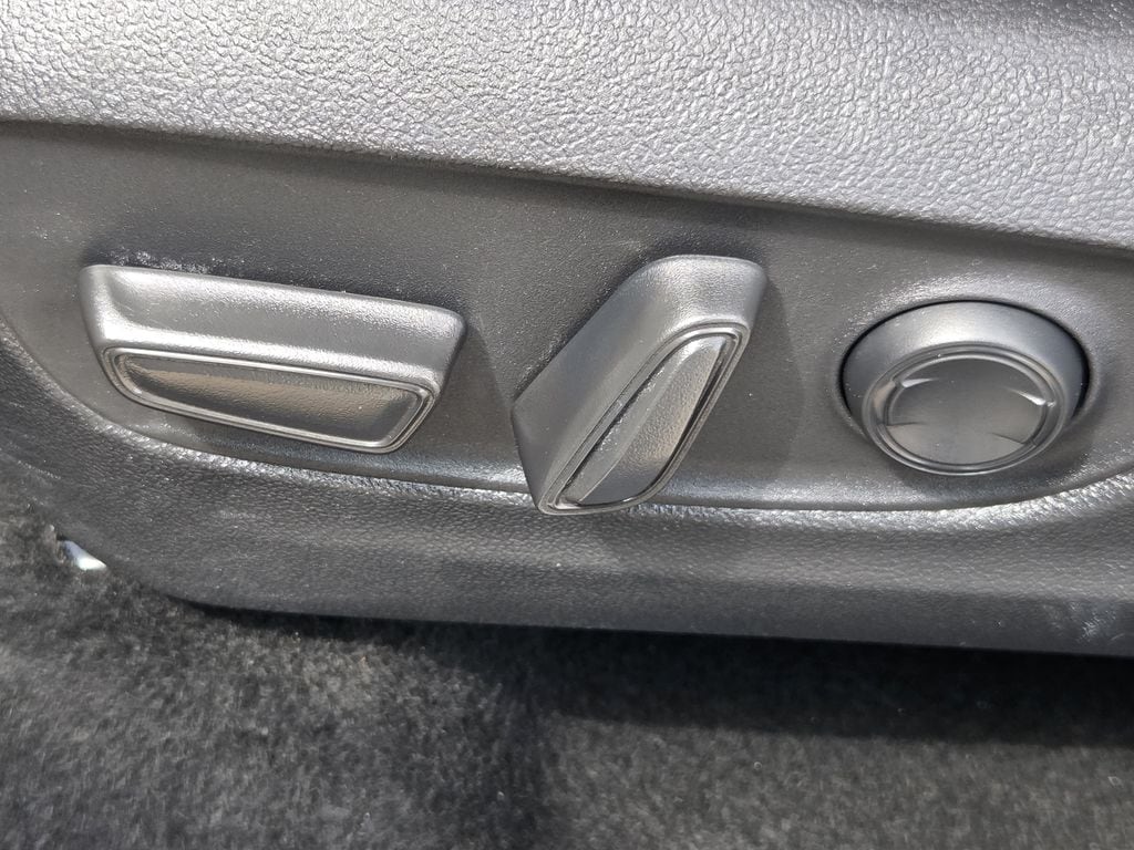 Used 2025 Cloud Toyota XLE image 28
