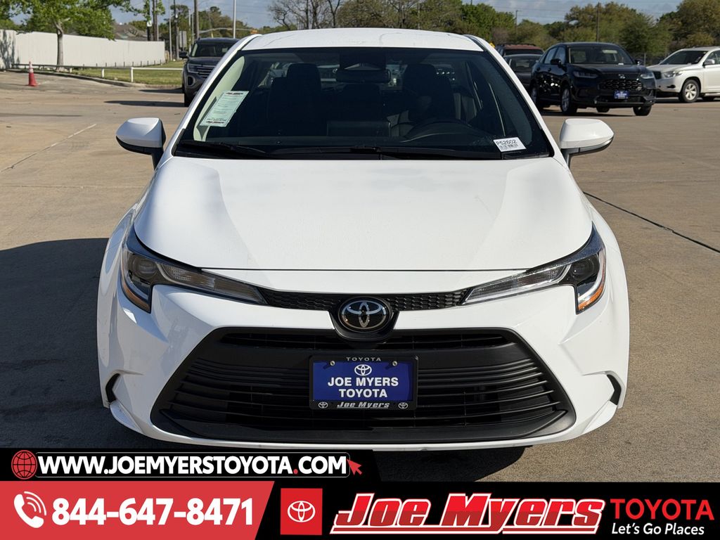 Used 2025 Ice Cap Toyota LE image 3