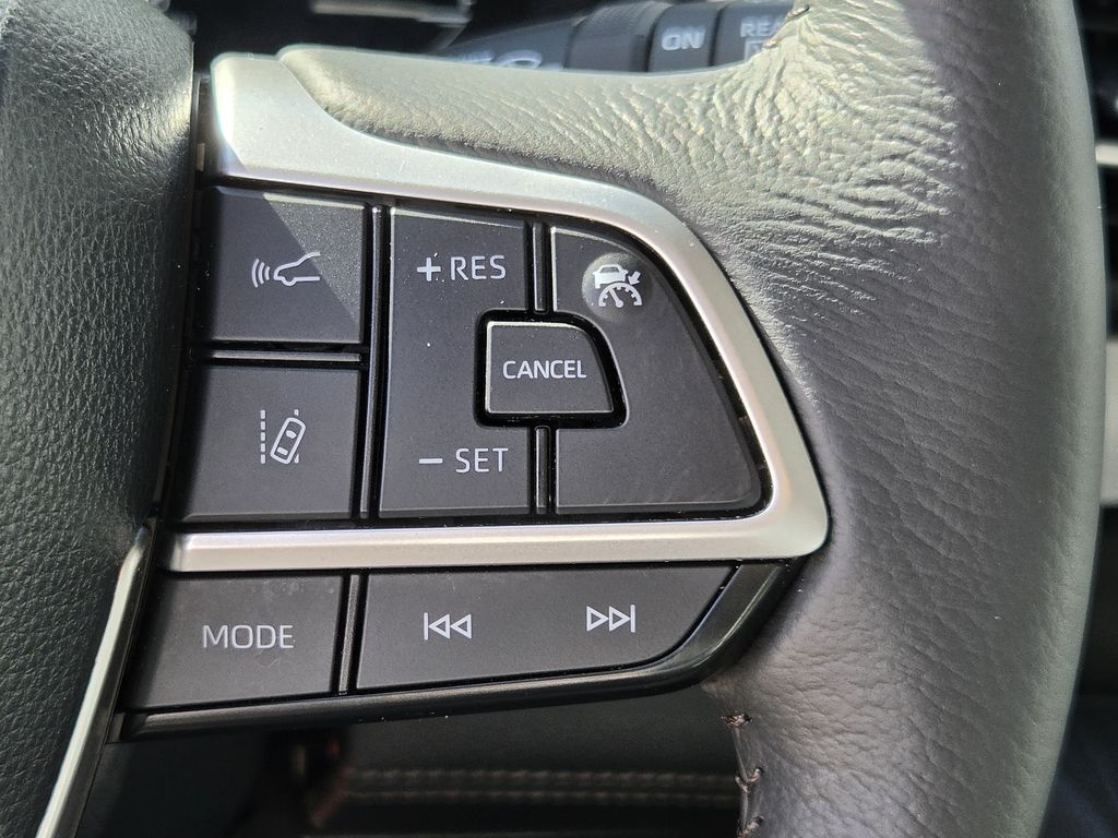 Used 2025 Pearl Toyota XLE image 23