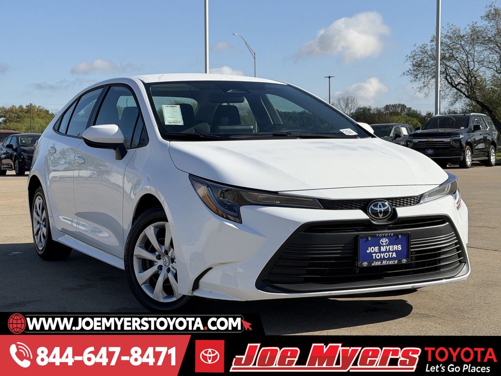 Used 2025 Ice Cap Toyota LE image 2