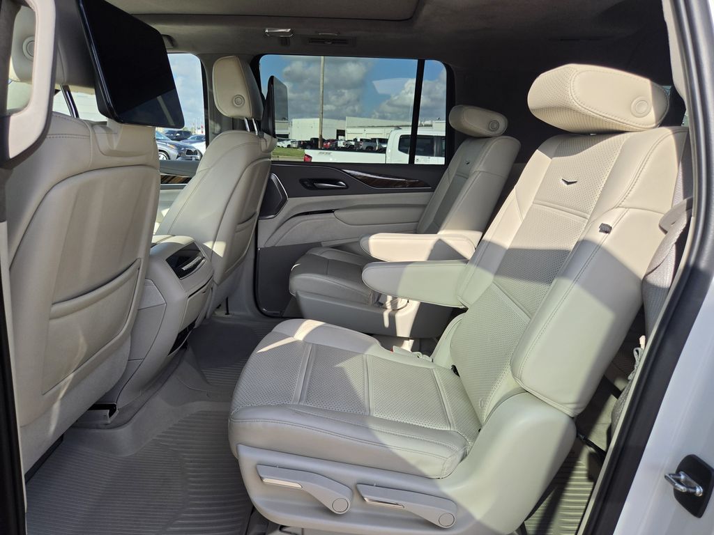 Used 2022 Crystal White Tricoat Cadillac Premium Luxury Platinum image 29