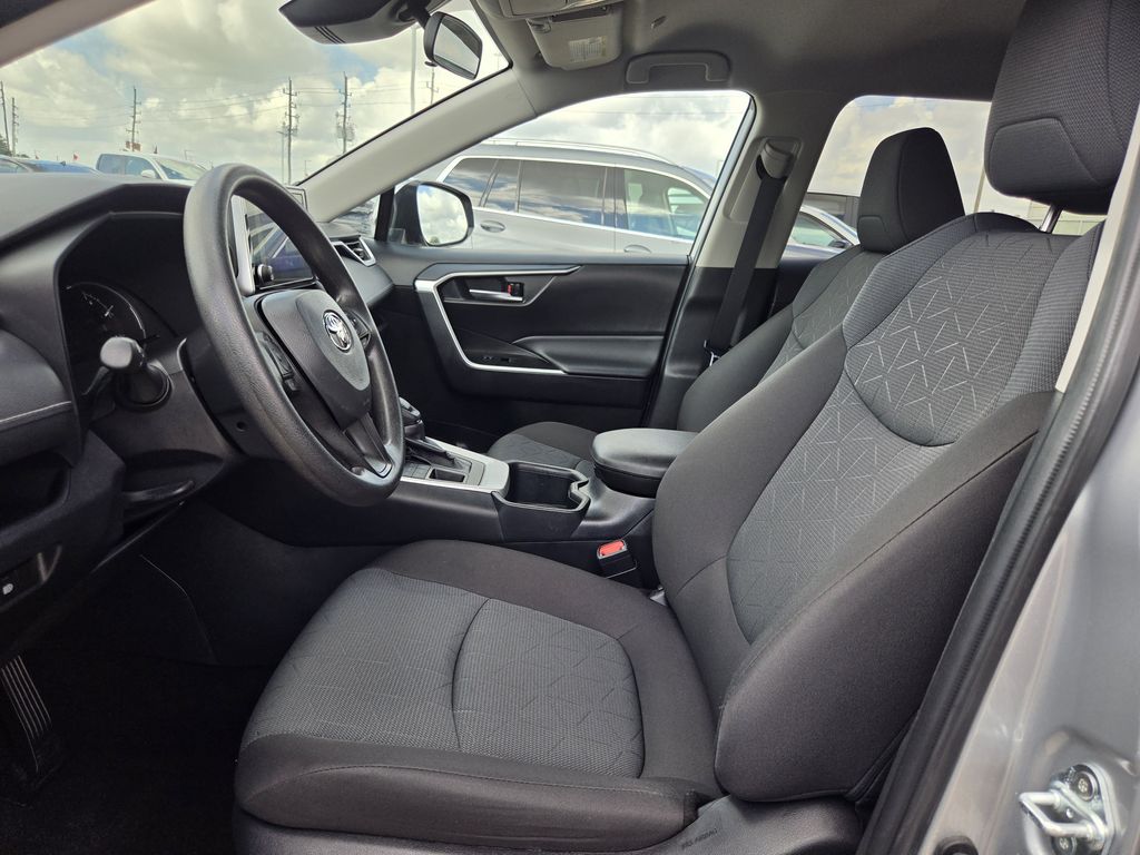 Used 2025 Silver Sky Metallic Toyota XLE image 27
