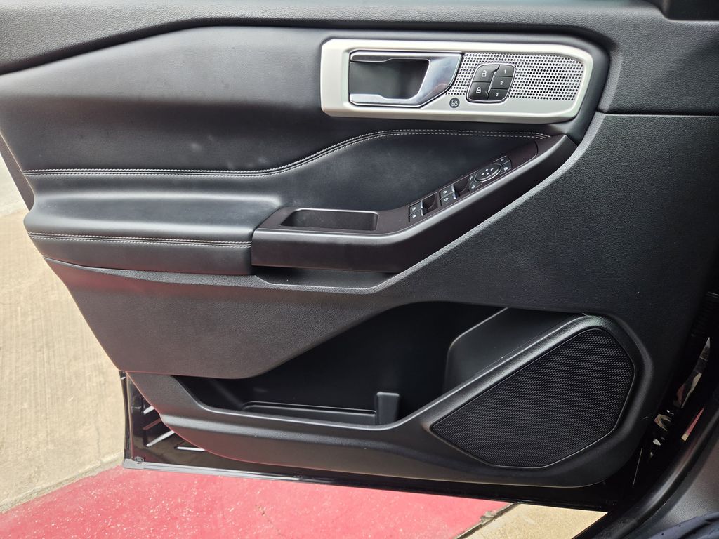 Used 2020 Black Metallic Ford Limited image 25
