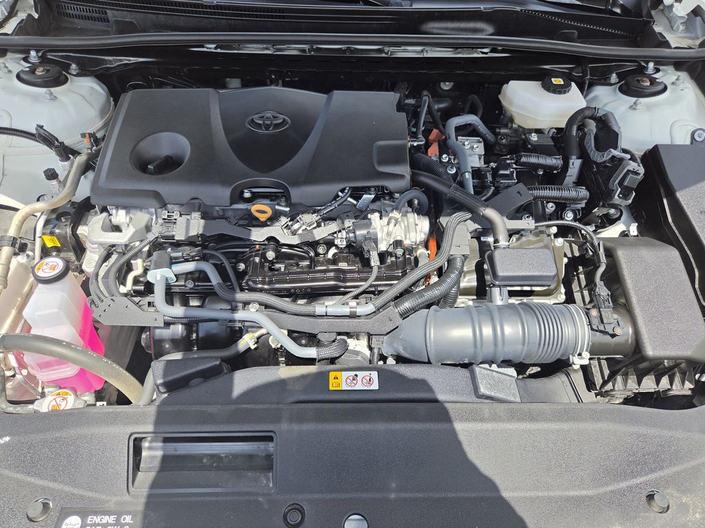 Used 2025 Ice Toyota LE image 31