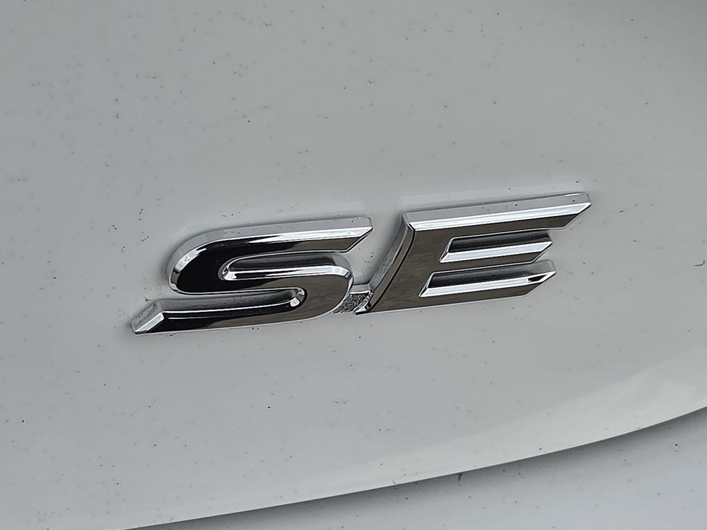 Used 2025 Ice Toyota SE image 11