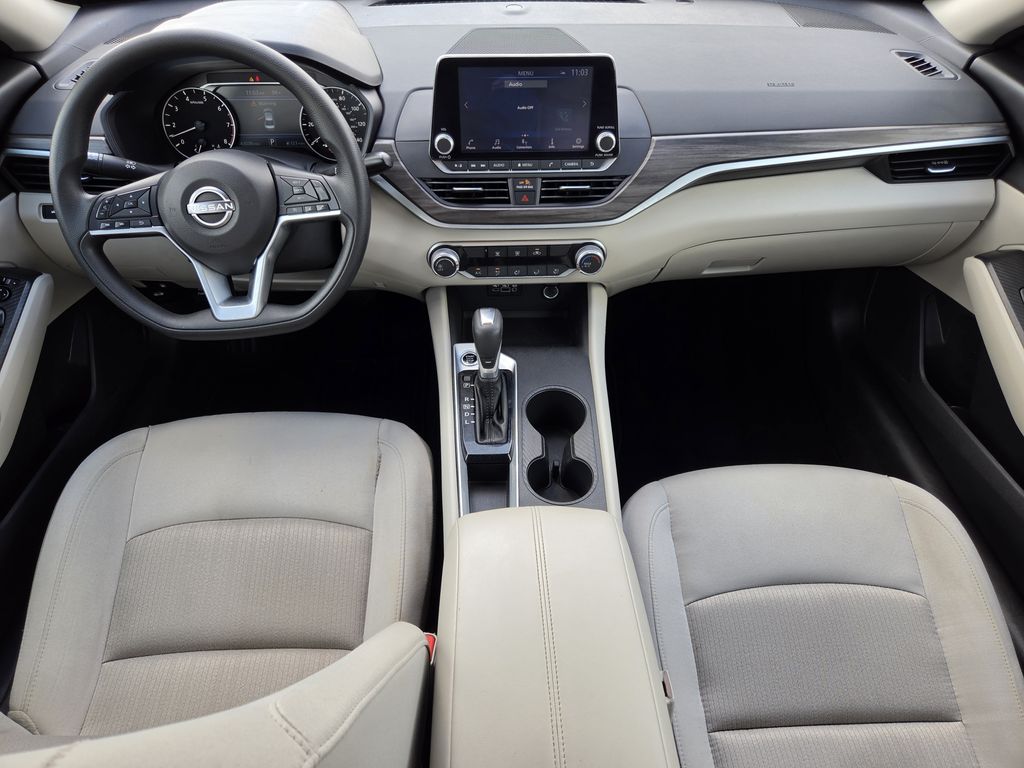 Used 2025 Super Black Clearcoat Nissan 2.5 SV image 12