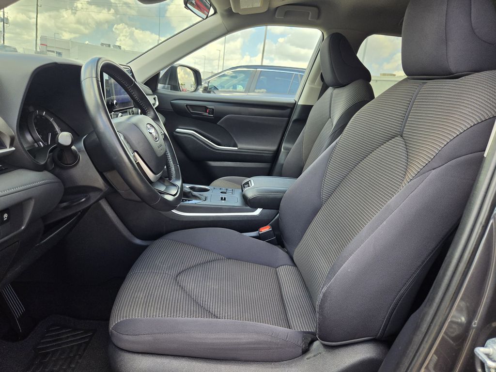 Used 2025 Magnetic Gray Metallic Toyota LE image 27