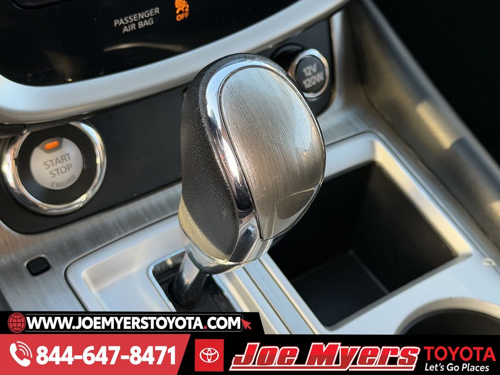 Used 2018 Cayenne Red Metallic Nissan Platinum image 21