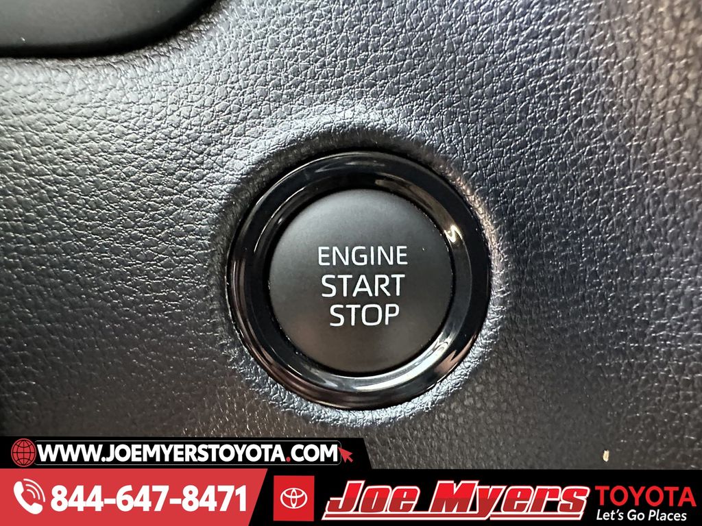 2025 Toyota Tundra SR5 - Photo 15