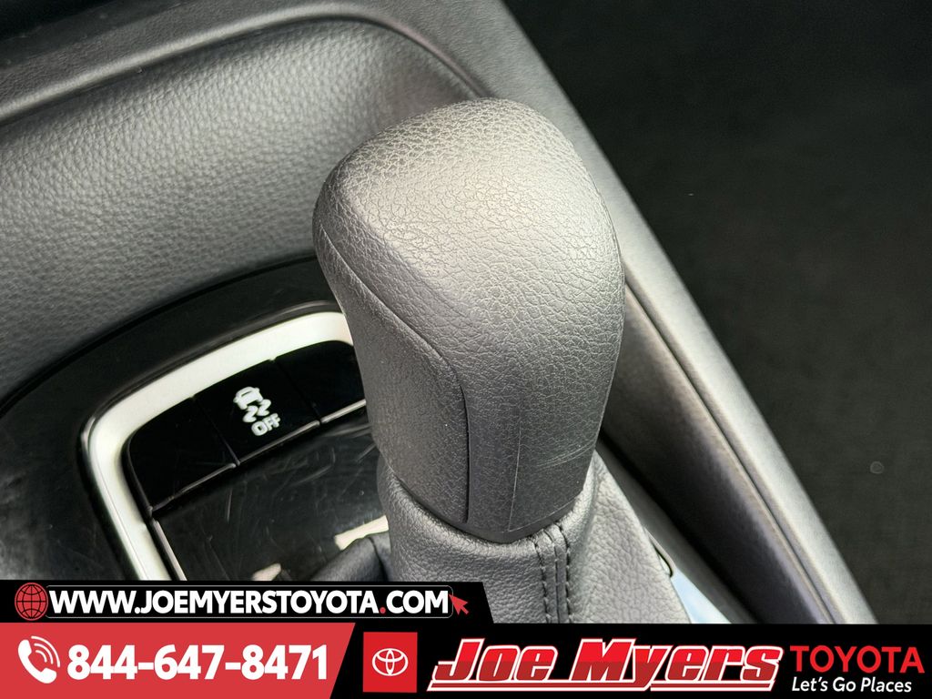 Used 2025 Ice Cap Toyota LE image 21