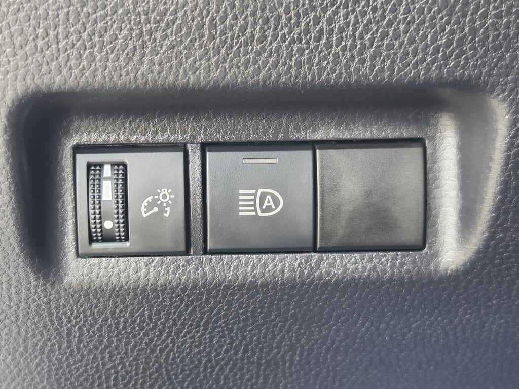 Used 2025 Silver Sky Metallic Toyota XLE image 25