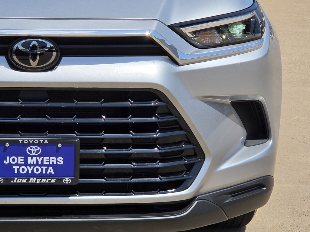 Used 2025 Celestial Silver Metallic Toyota XLE image 4