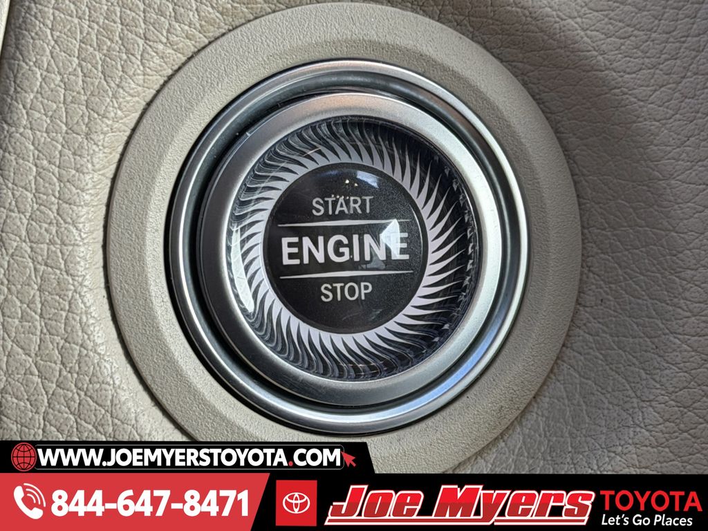 Used 2021 Polar White Mercedes-Benz GLC 300 image 23