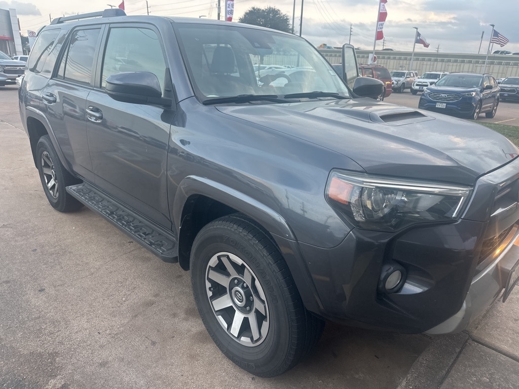 2020 Toyota 4Runner Off-Road's photo