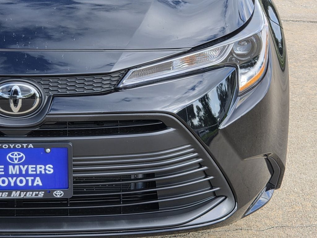 Used 2026 Midnight Black Metallic Toyota LE image 4